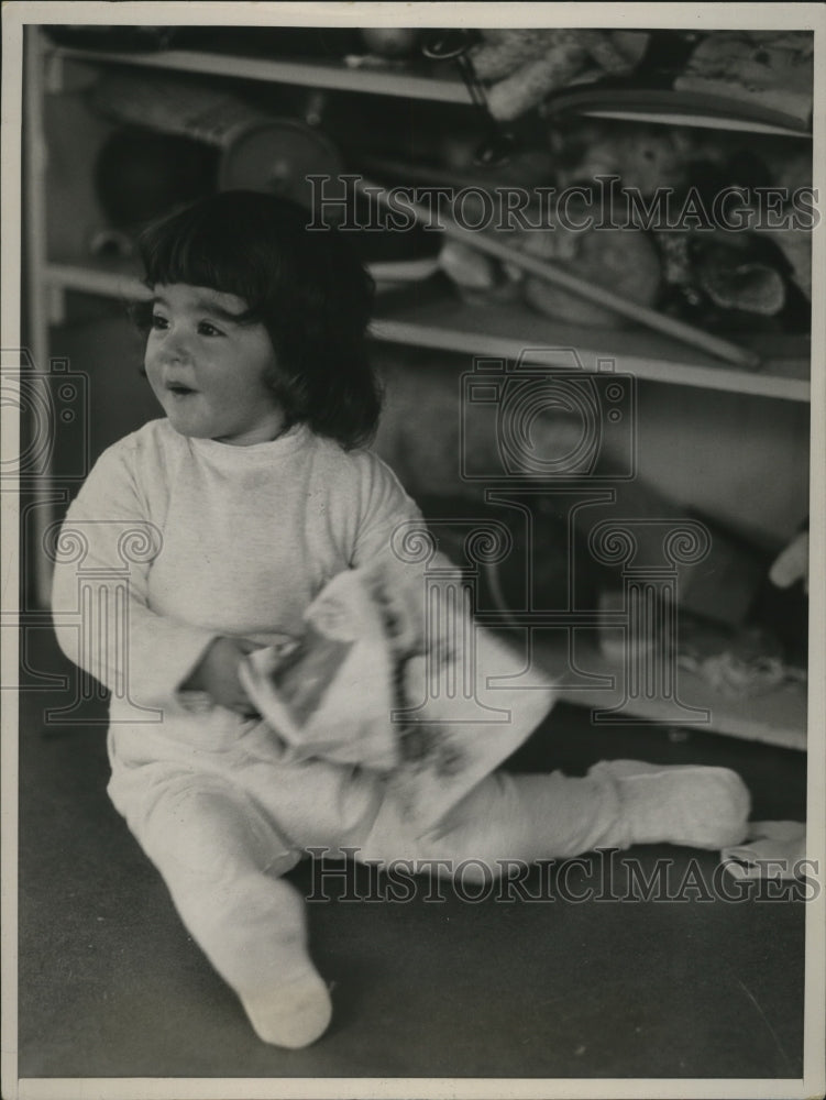 1937 Press Photo Annette sits down with a good book - nera10965-Historic Images