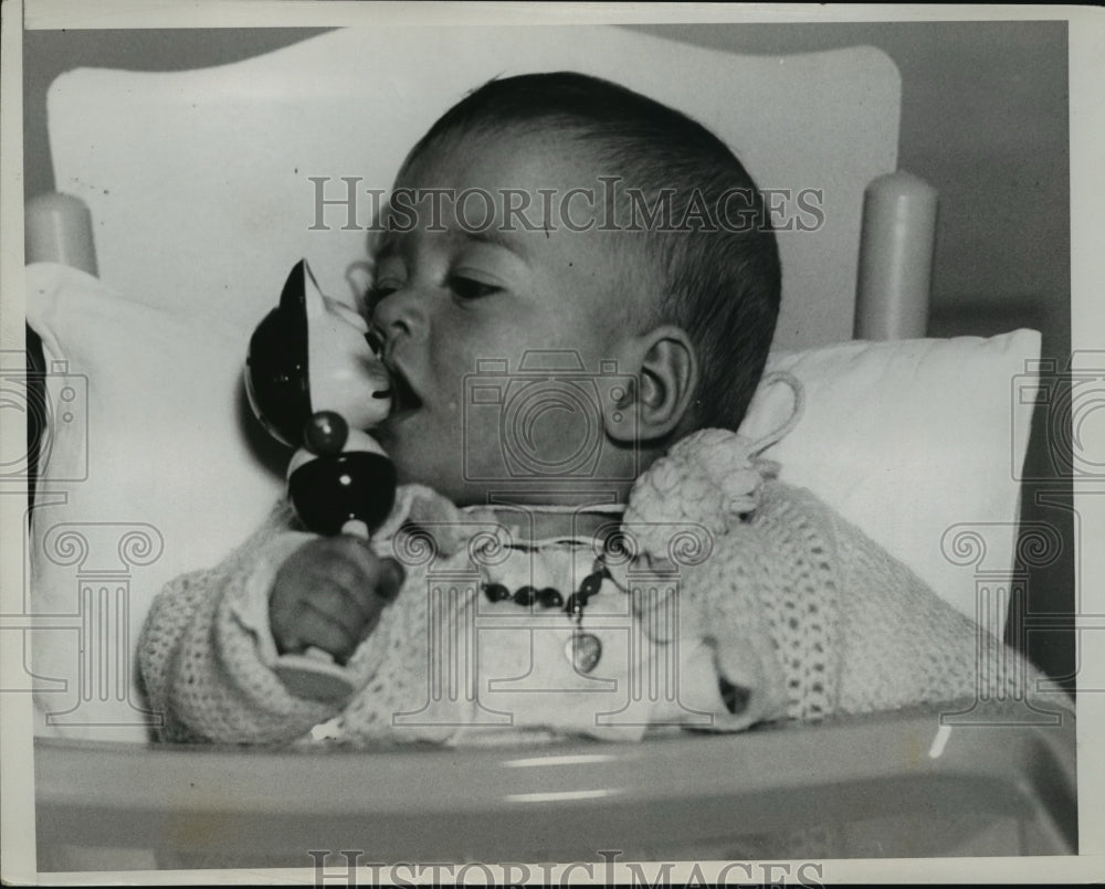 1935 Press Photo Emilie Dionne kisses rubber kitty - nera11590 - Historic Images