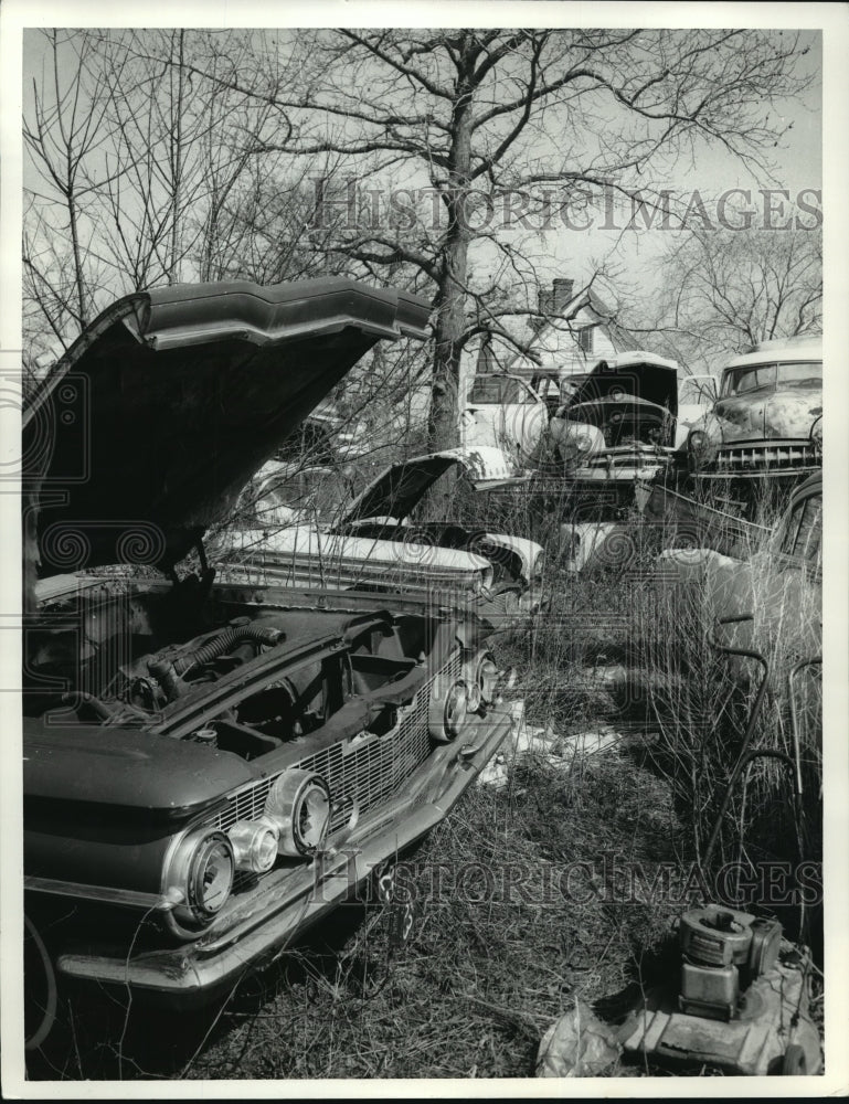 Press Photo Old abandoned cars - nera12052 - Historic Images