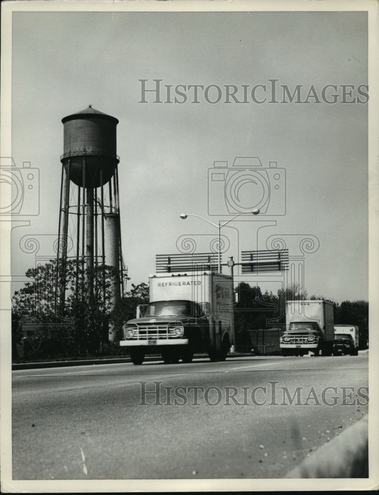 Press Photo Trucks on the highway - nera12102 - Historic Images