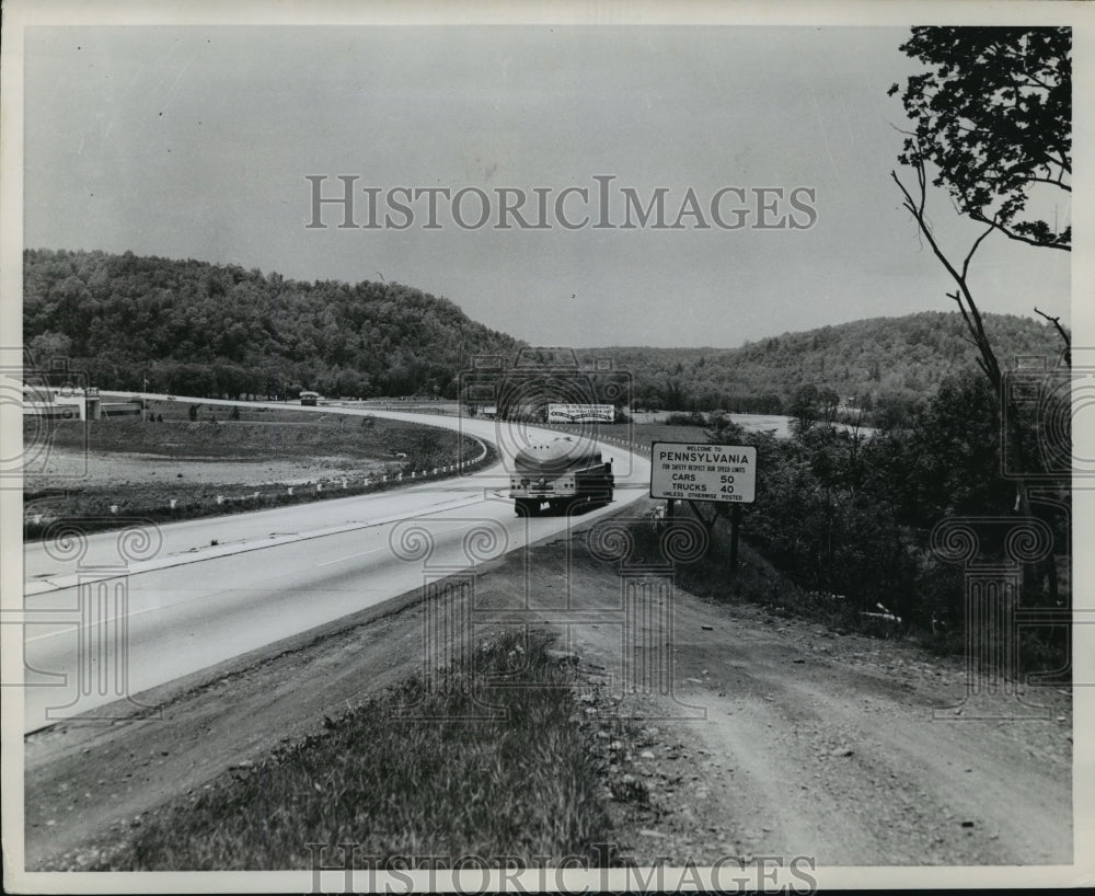 Pennsylvania Truck enters Pennsylvania on Route 611  - Historic Images