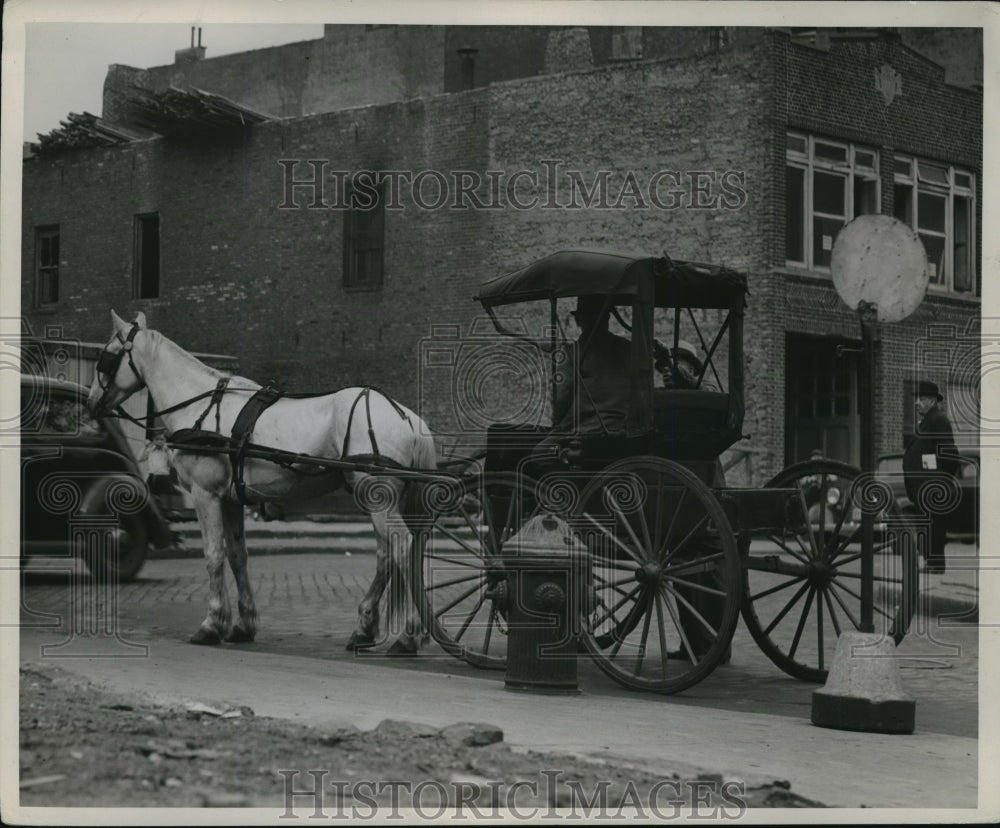 Press Photo New York Horse and buggy on the lower East side - nera12288 - Historic Images