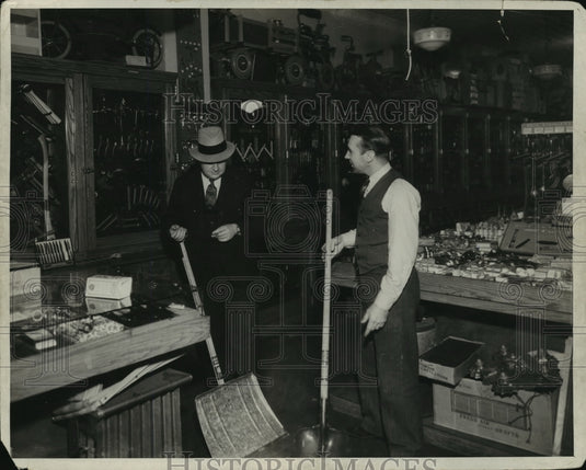 Press Photo Old fashioned store - nera12297 - Historic Images