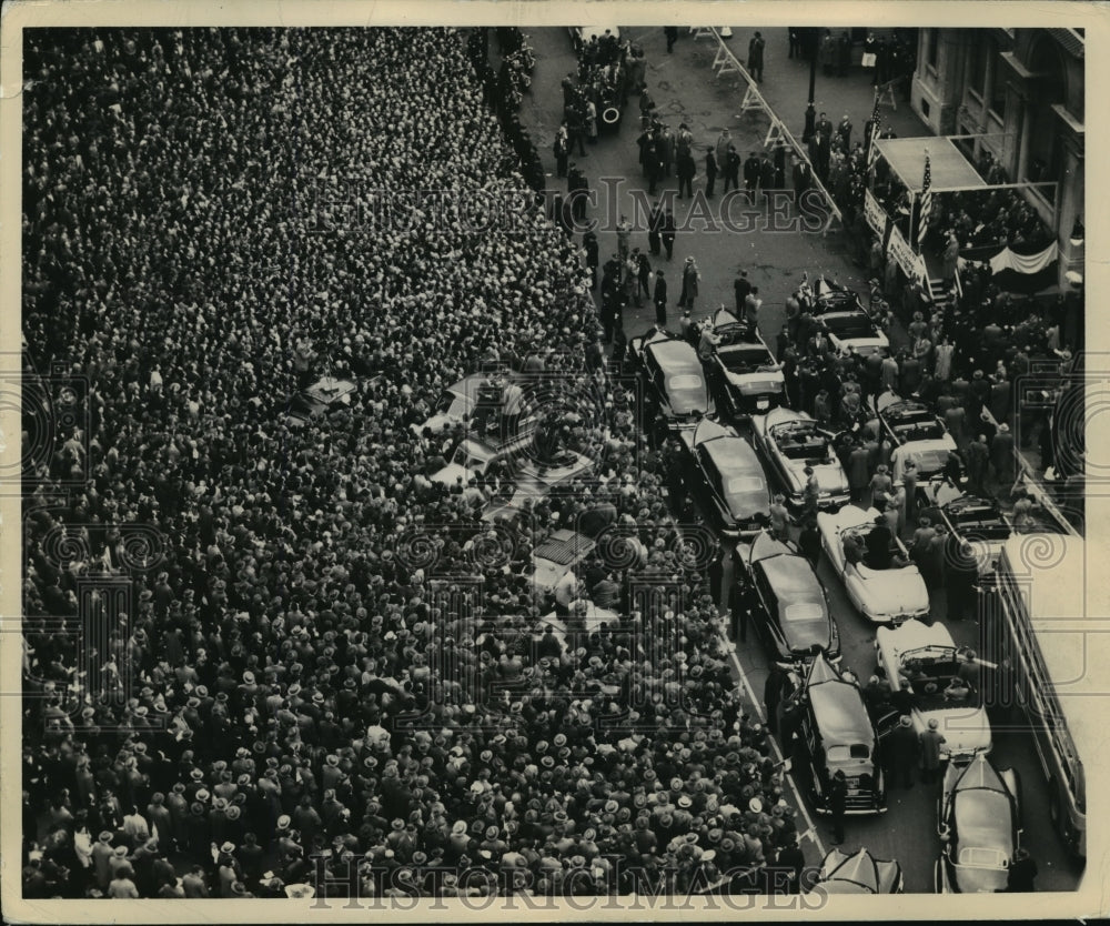 Press Photo New York New York Crowd waits for President Truman to give speech-Historic Images