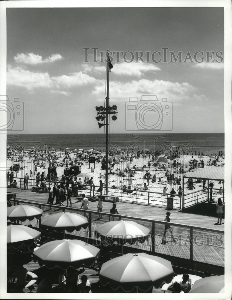 Crowd on the beach  - Historic Images