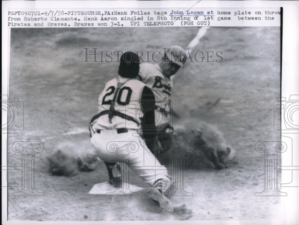 1958 Press Photo Hank Foiles of Pittsburgh Tags John Logan of Milwaukee Braves - Historic Images