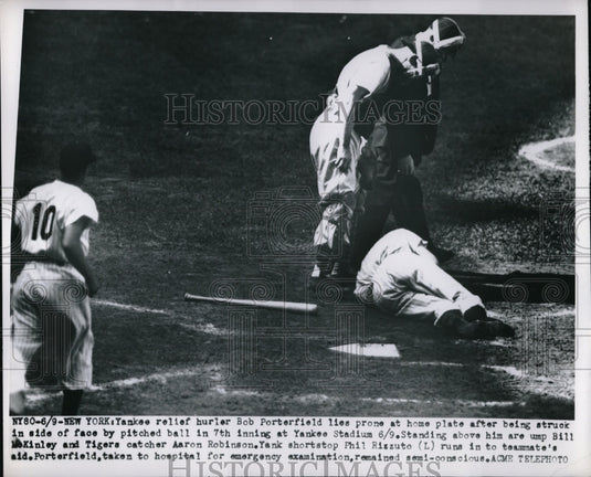 1950 Press Photo New York Yankees Relief Pitcher Bob Poerterfield & Umpire McKin - Historic Images