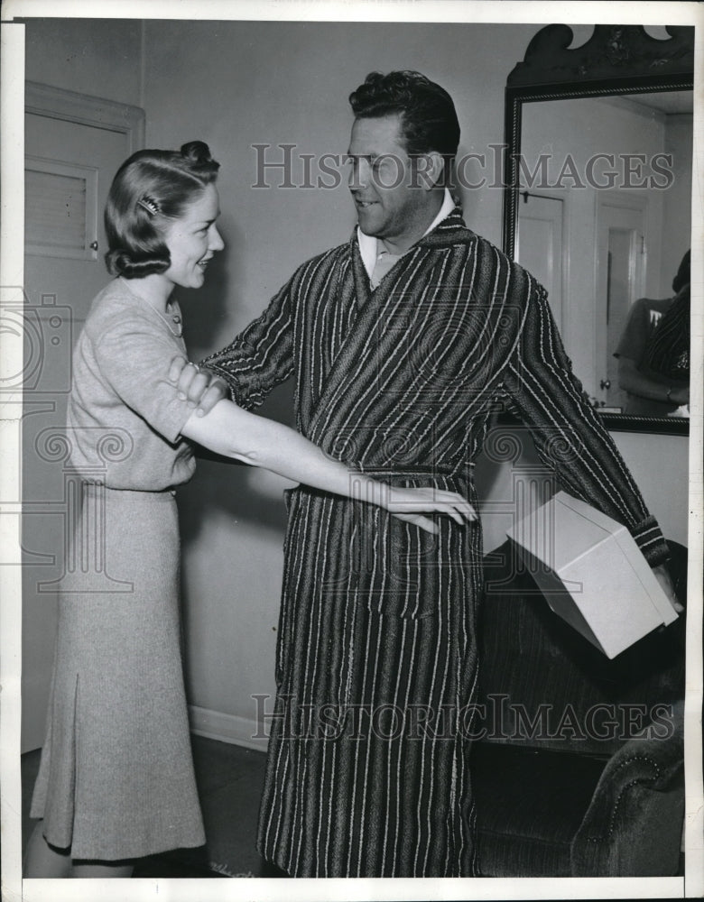 1941 Press Photo Hank Lieber Outfielder Chicago Cubs Bride Betty Procter Tucson - Historic Images