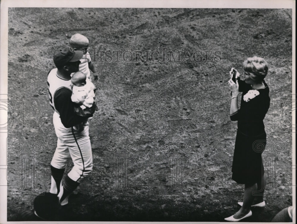 Press Photo Indians Player Luplow & Family Family Night at Ball Park - nes00234 - Historic Images