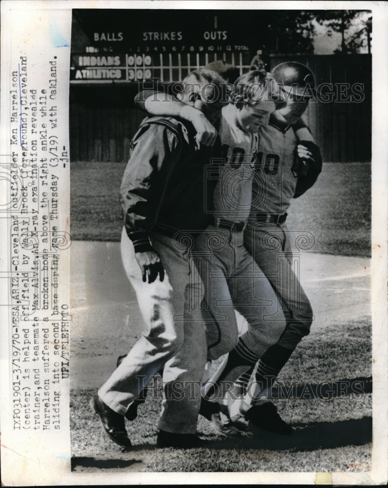 1970 Press Photo Cleveland Indians Outfielder Ken Harrleson Helped off Field - Historic Images