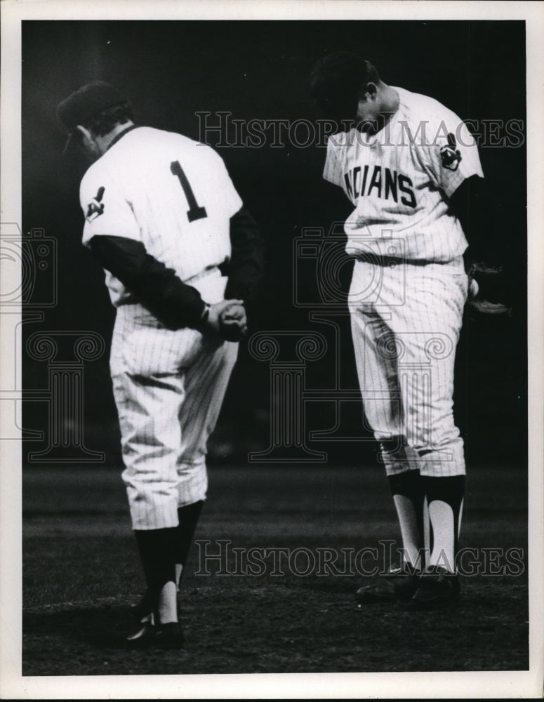 1971 Press Photo Cleveland Indian pitcher Steve Dunning & Mgr Al Dark - Historic Images