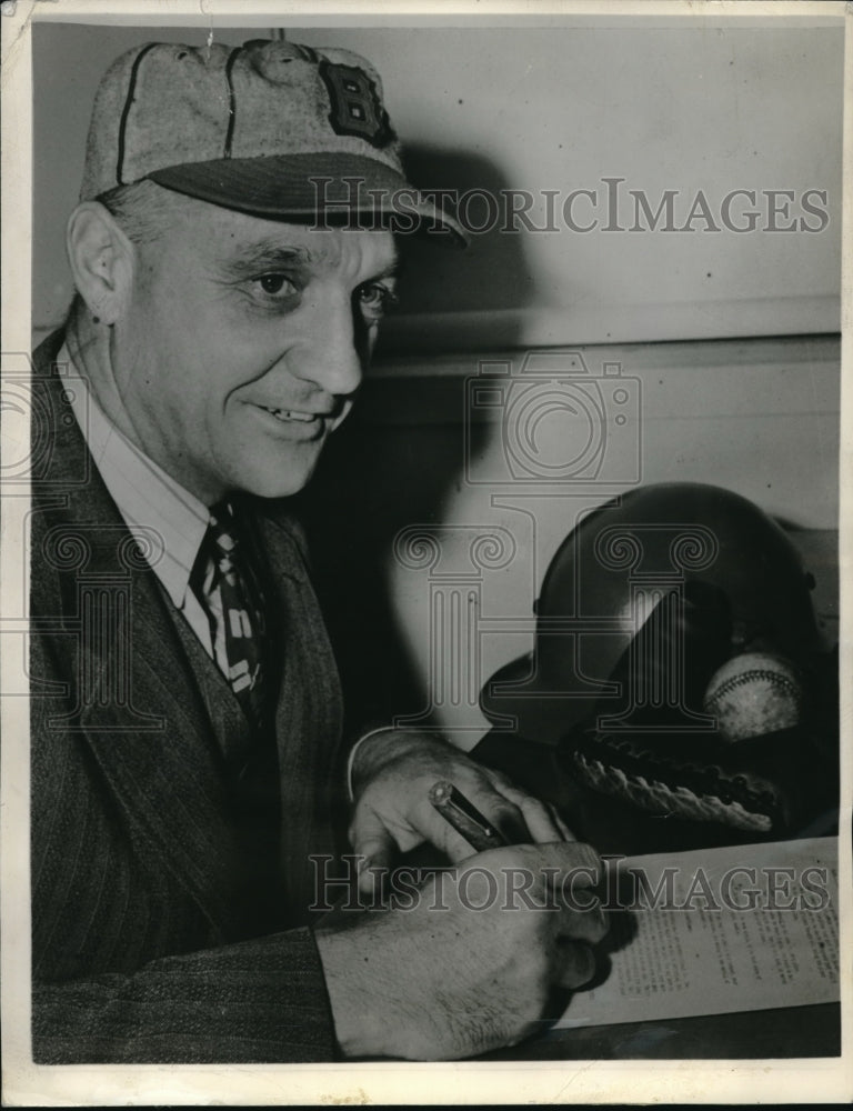 1943 Press Photo Coach George Kelly of the Boston Braves - nes00323 - Historic Images