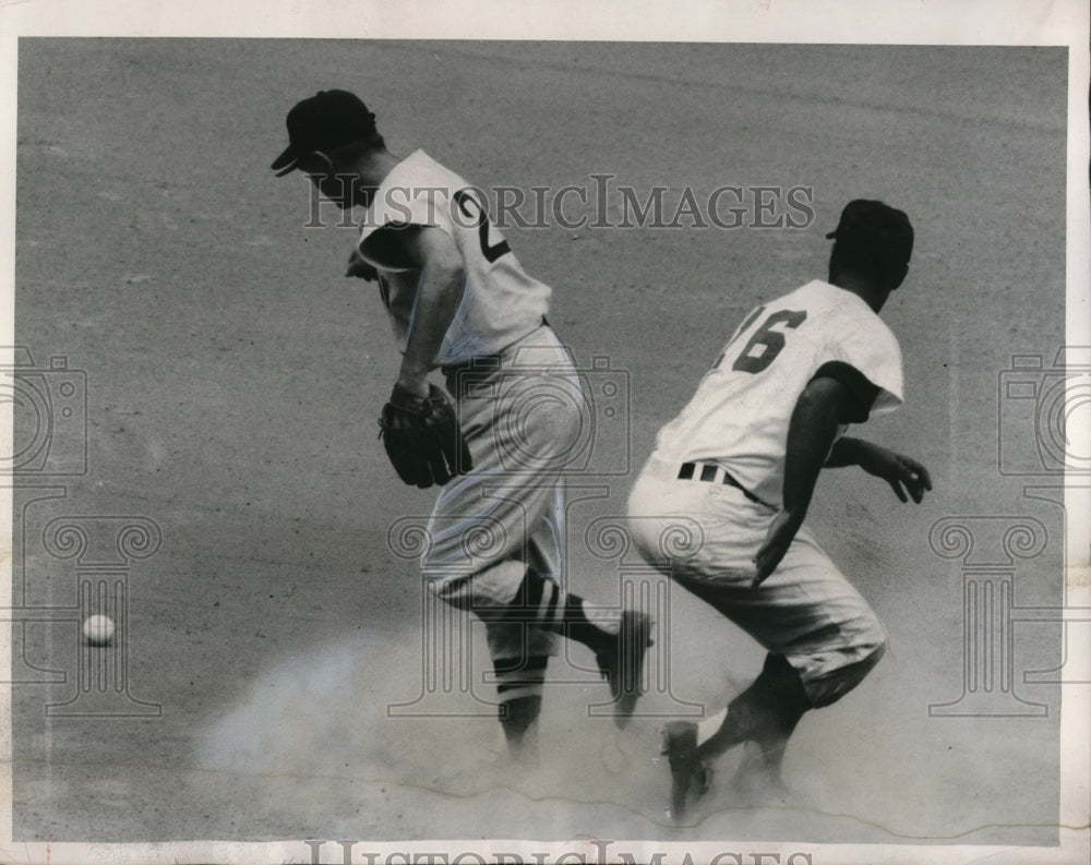 1957 Press Photo Al Smith Outfielder Indians Safe At 2nd Gene Mauch Red Sox MLB - Historic Images