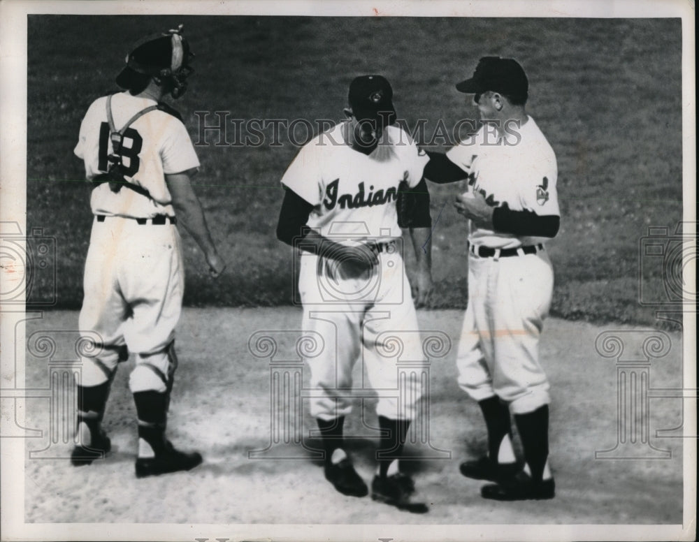 1955 Press Photo Cleveland Indians, Naragon, Morsi &amp; Lopez on the field - Historic Images