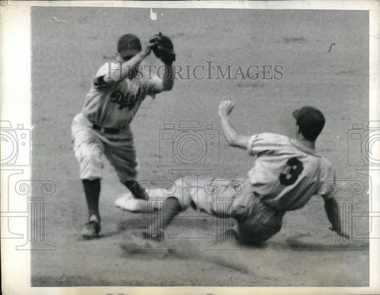 1943 Press Photo Johnny Rucker Giants Out at 2nd by Glossop Brooklyn - nes00400 - Historic Images