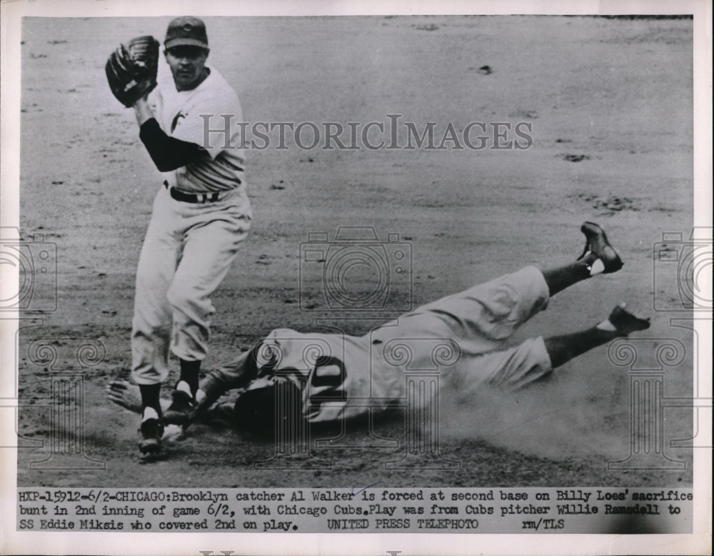 1952 Press Photo Al Walker Dodgers Forced Out At 2nd By Eddie Miksis Cubs MLB - Historic Images