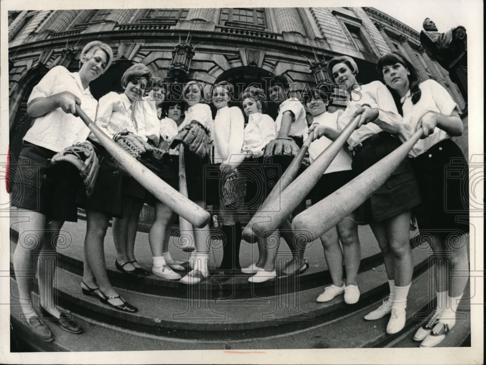 1969 Press Photo Ellen Berry, Dee Dee Cresente, Peggy Farr, Barbara Erhardt, - Historic Images