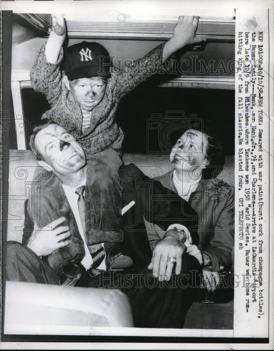 1958 Press Photo Yankees Hank Bauer with Wife Charlene and son Hank Jr. - Historic Images