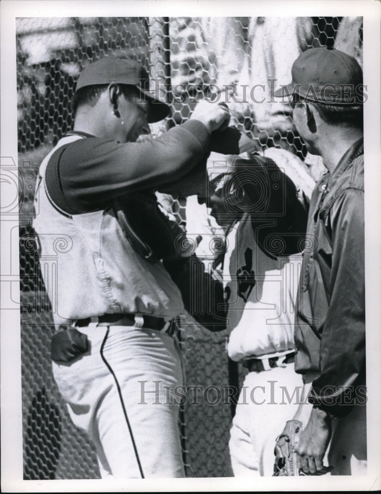 Press Photo Cleveland Indians Relief Pitcher Dick Radatz rubs Luis Tiants head. - Historic Images