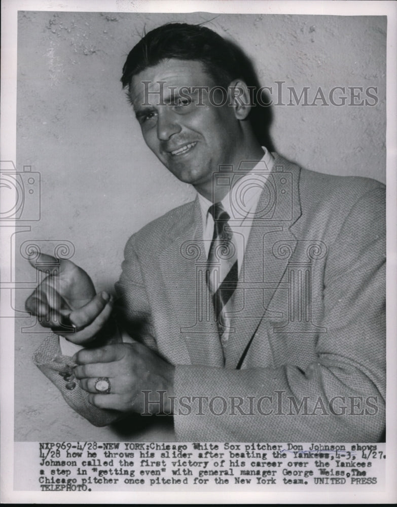 1954 Press Photo White Sox Pitcher Don Johnson Demonstrates His Slider - Historic Images