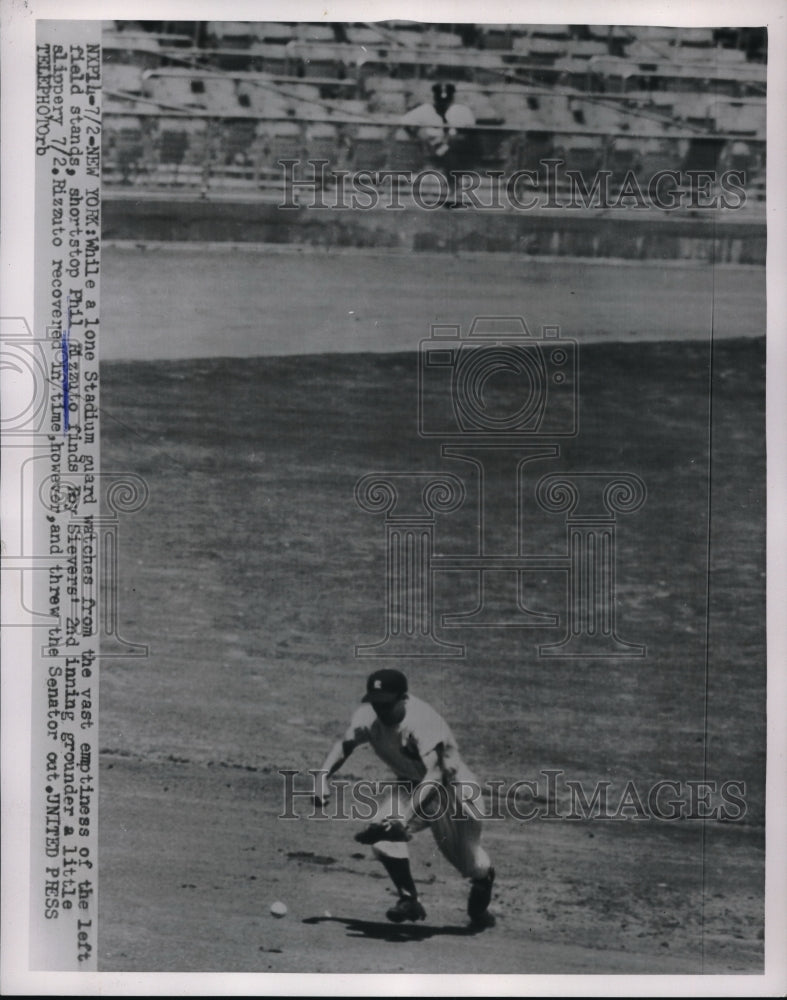 1954 Press Photo NY Yankee shortstop Phil Rizzuto in action vs Senators - Historic Images