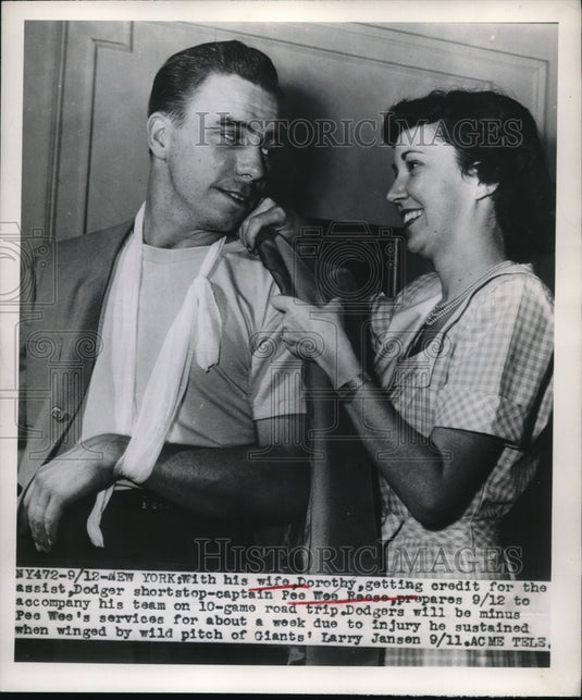 1950 Press Photo "Pee Wee" Reese, Dodger shortstop & his wife Dorothy - Historic Images