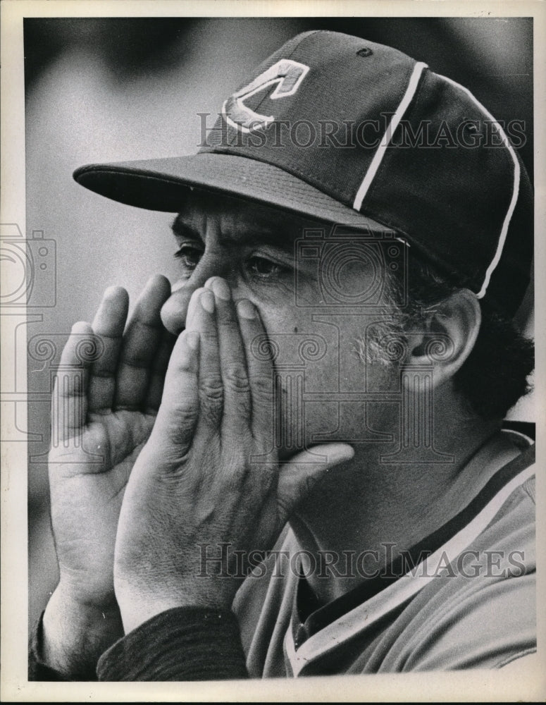 1974 Press Photo Ken Aspromonte Coach Cleveland Indians MLB Baseball Team - Historic Images