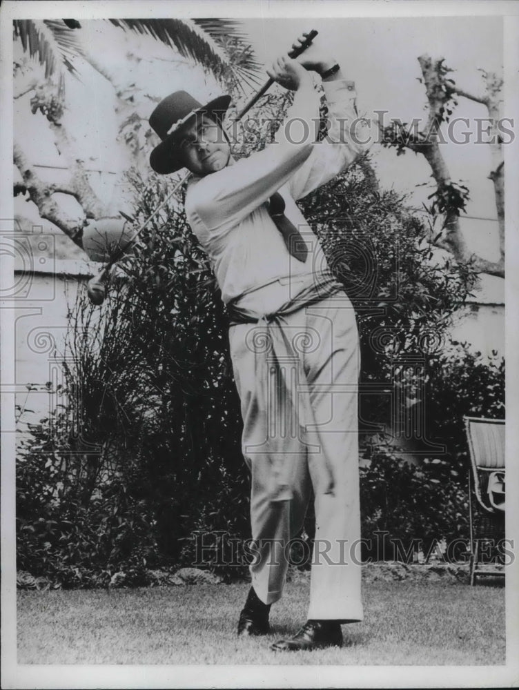 1934 Press Photo Olin Dutro in Costume at Catalina Country Club in California - Historic Images