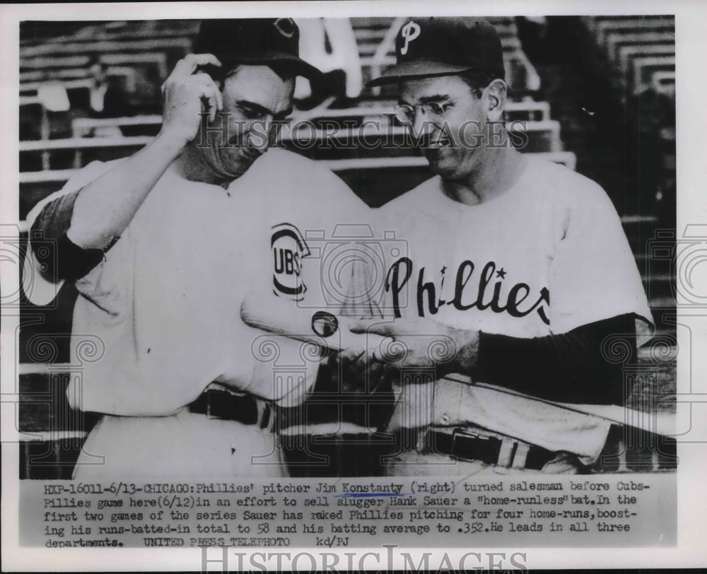 1952 Press Photo Phillies pitcher Jim Konstanty &amp; Cubs Hank Sauer in Chicago - Historic Images