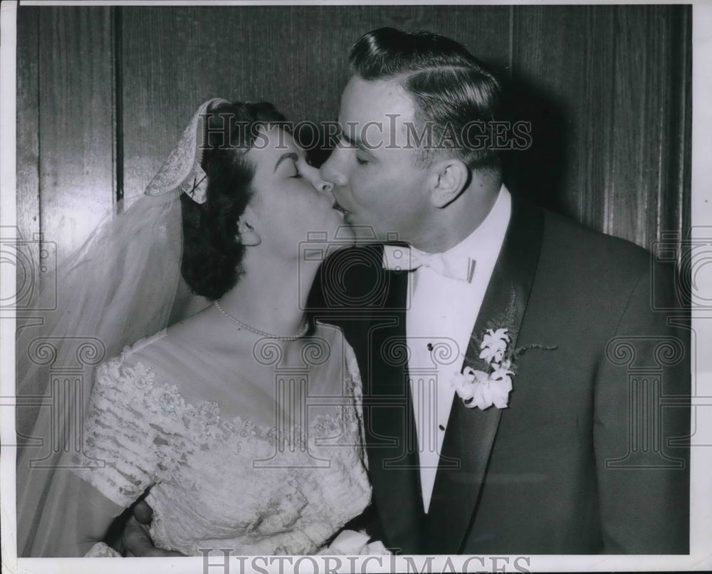 1955 Press Photo Vic Janowicz 3rd Baseman MLB Pittsburgh Pirates Bride Marianne - Historic Images