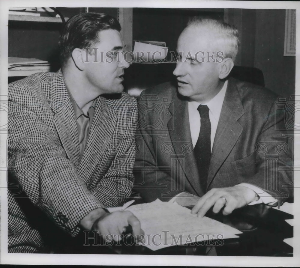 1933 Press Photo Philadelphia A's 1st Baseman Eddie Robinson & Mgr Ehlers - Historic Images