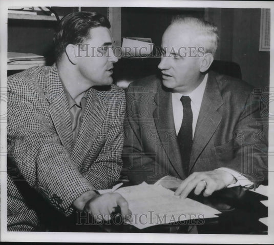 1933 Press Photo Philadelphia A's 1st Baseman Eddie Robinson & Mgr Ehlers - Historic Images