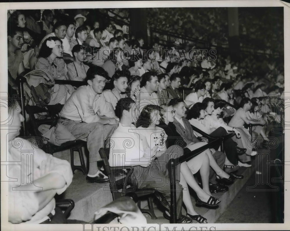 1947 Press Photo Foreign Students at Baseball Game, Cleveland Stadium - Historic Images