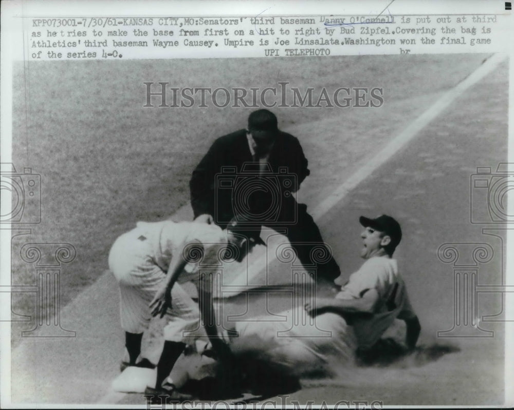 1961 Press Photo Danny O&#39;Connell Senators Out At 3rd By Bud Zipfel Athletics MLB - Historic Images