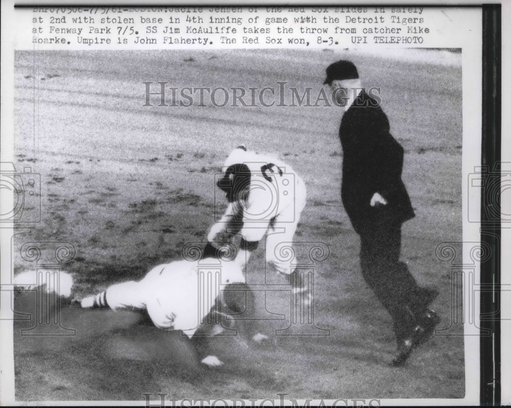 1961 Press Photo Red Sox Jackie Jensen safe at 2nd vs Tigers Mike Roarke - Historic Images