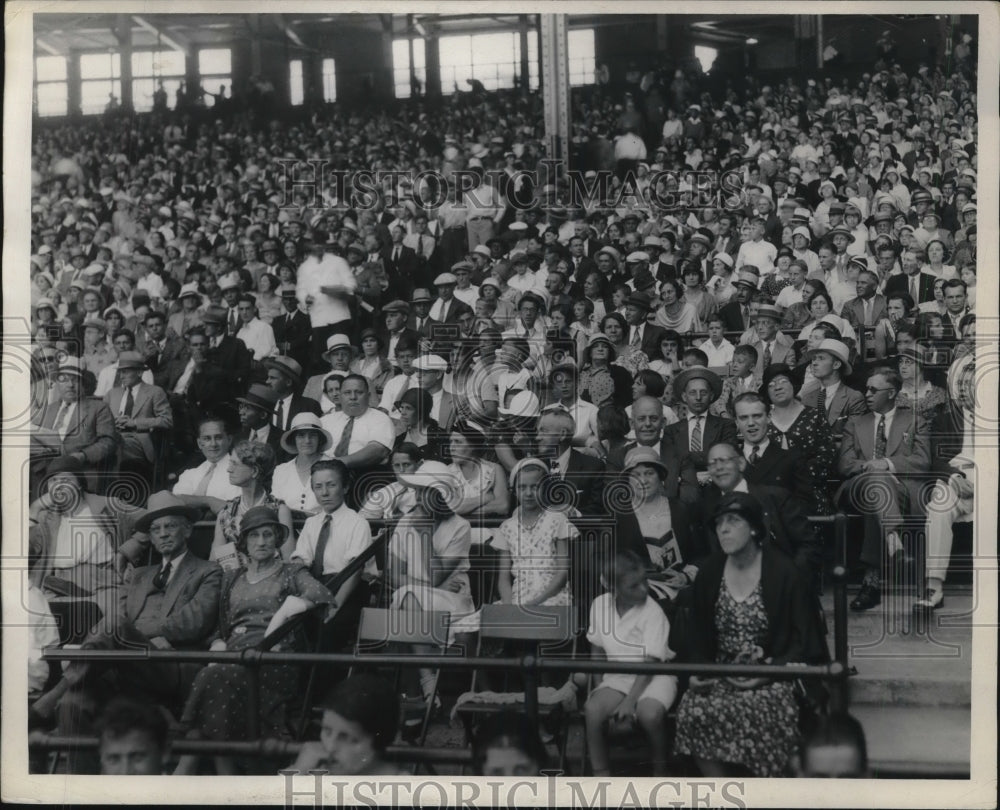 1932 Press Photo Park of Crowd Cleveland Amusement day Lowes stand - nes01969 - Historic Images