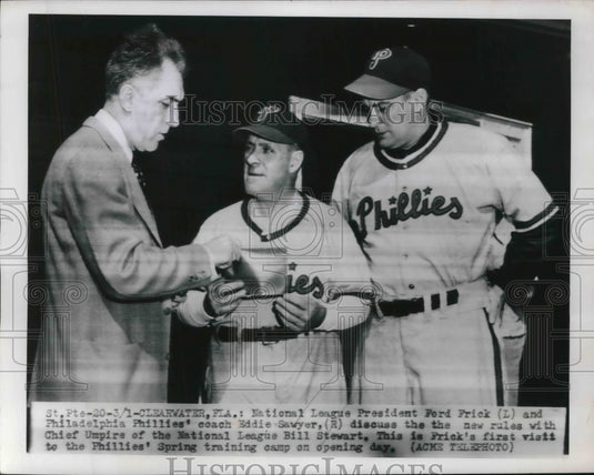 1950 Press Photo Ford Frick Discusses New Rules With Eddie Sawyer Coach Phillies - Historic Images
