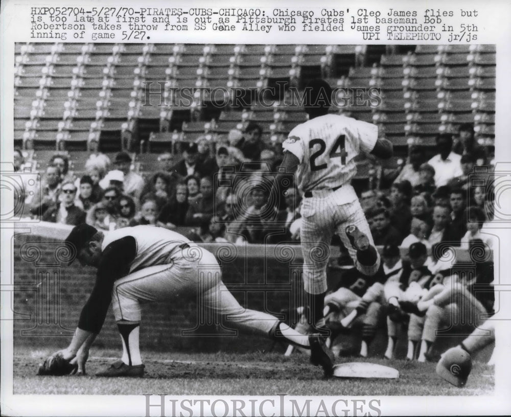 1970 Press Photo Cubs Cleo James out at 1st vs Pirates Bob Robertson - nes02024 - Historic Images