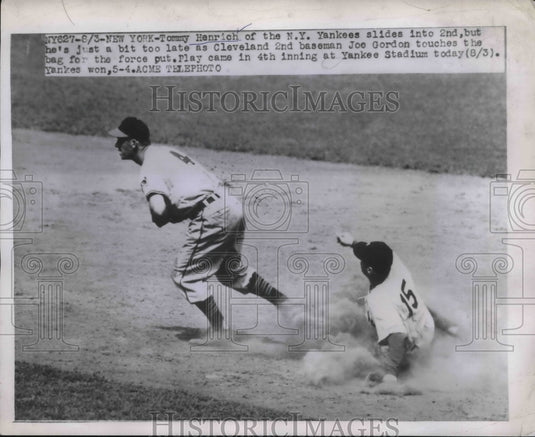 1947 Press Photo Tommy Henrich of Yankees Slides, Joe Gordon of Cleveland - Historic Images