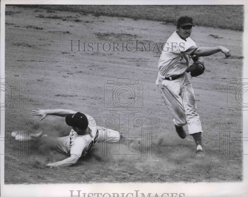 1953 Press Photo Giants dusty Rhodes Forced Out At 2nd On Don Mueller&#39;s Grounder - Historic Images