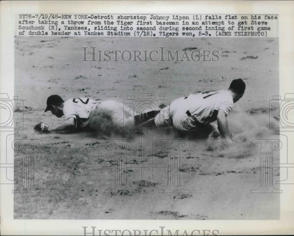 1948 Press Photo Detroit SS Johnny Lipon Falls Taking Throw & Tagging - Historic Images