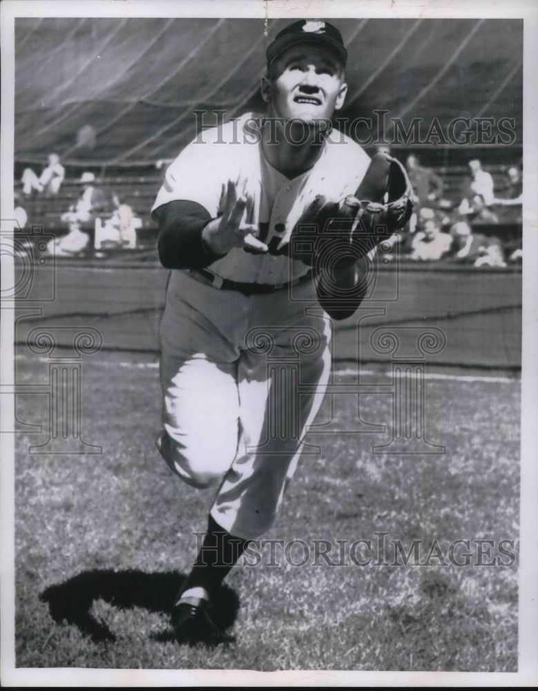 1956 Press Photo Carroll Hardy Playing baseball - nes02495 - Historic Images