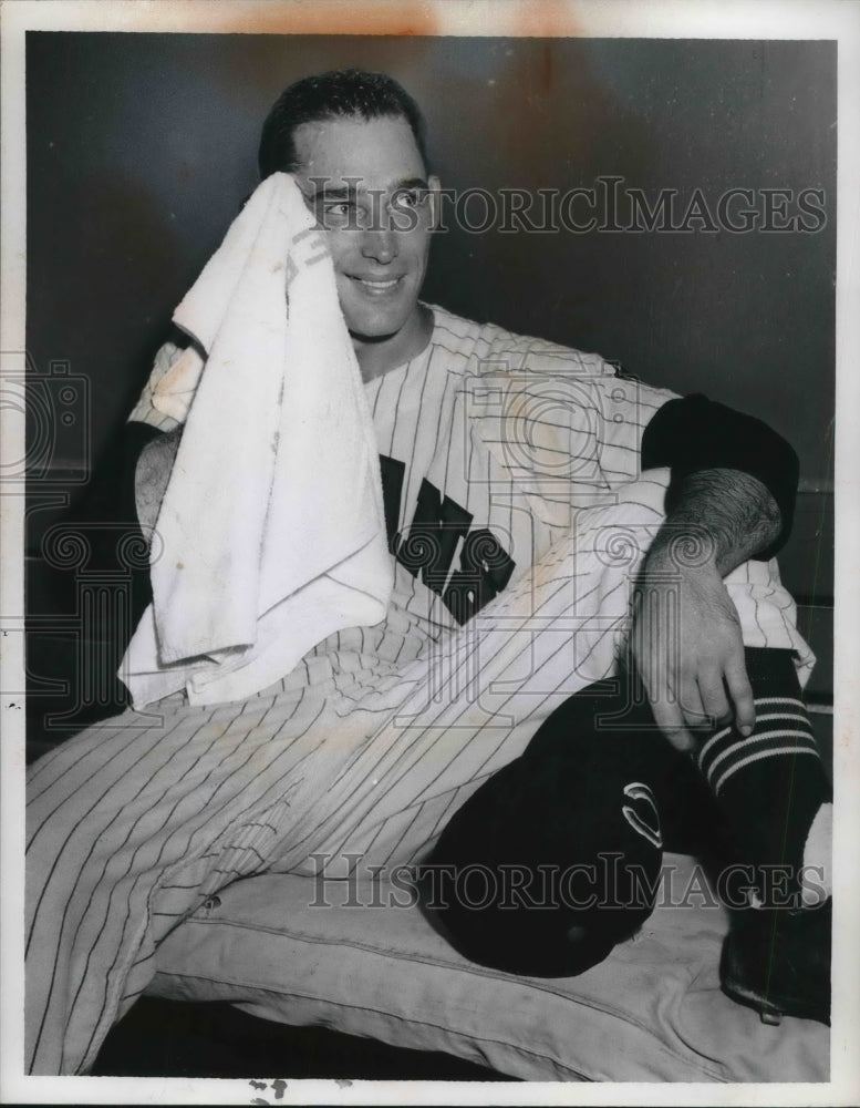 1959 Press Photo Cleveland Indians, Jack Harshman after a game - nes02555 - Historic Images