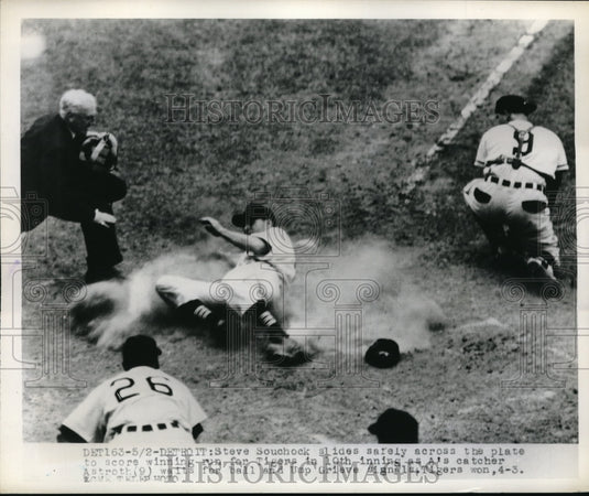 1951 Press Photo Tigers' Steve Souchock, A's catcher Astroth with umpire Grieve - Historic Images