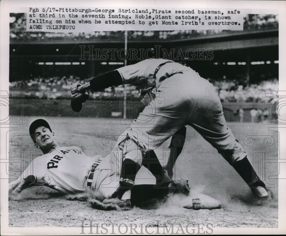 1951 Press Photo 2nd baseman George Stricland, Giant catcher Noble at Pittsburgh - Historic Images