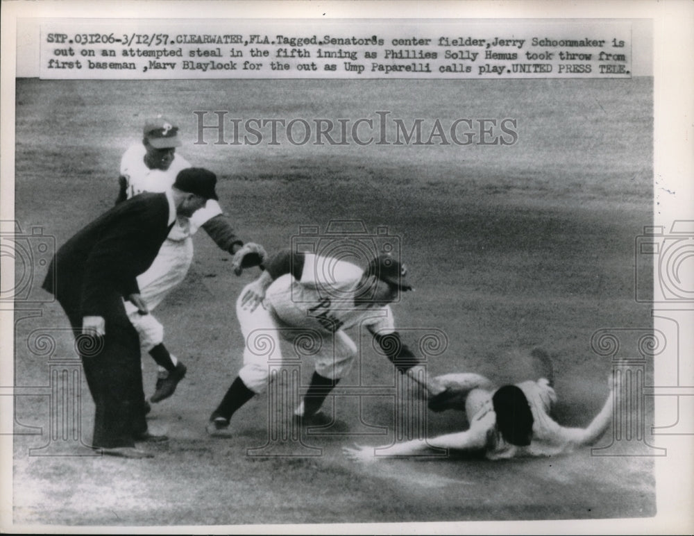 1957 Press Photo Jerry Schoonman Senators Tagged Out At 2nd By Marv Blaylock MLB - Historic Images