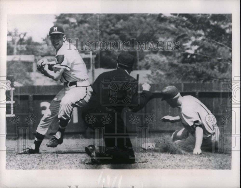 1954 Press Photo Milwaukee 2nd baseman Jack Dittner throw to get Tordeso. - Historic Images