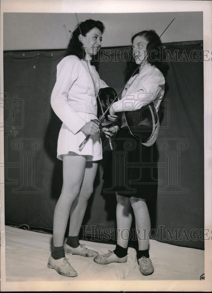 1945 Press Photo Kitty Wilson, Illinois State Champion, Marjory Lipscomb - Historic Images