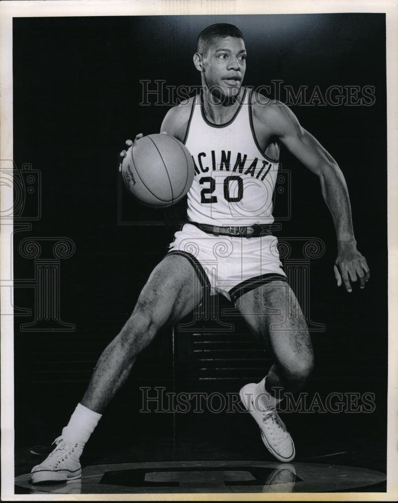 1962 Press Photo Tony Yates of University Cincinnati Basketball - nes03237 - Historic Images