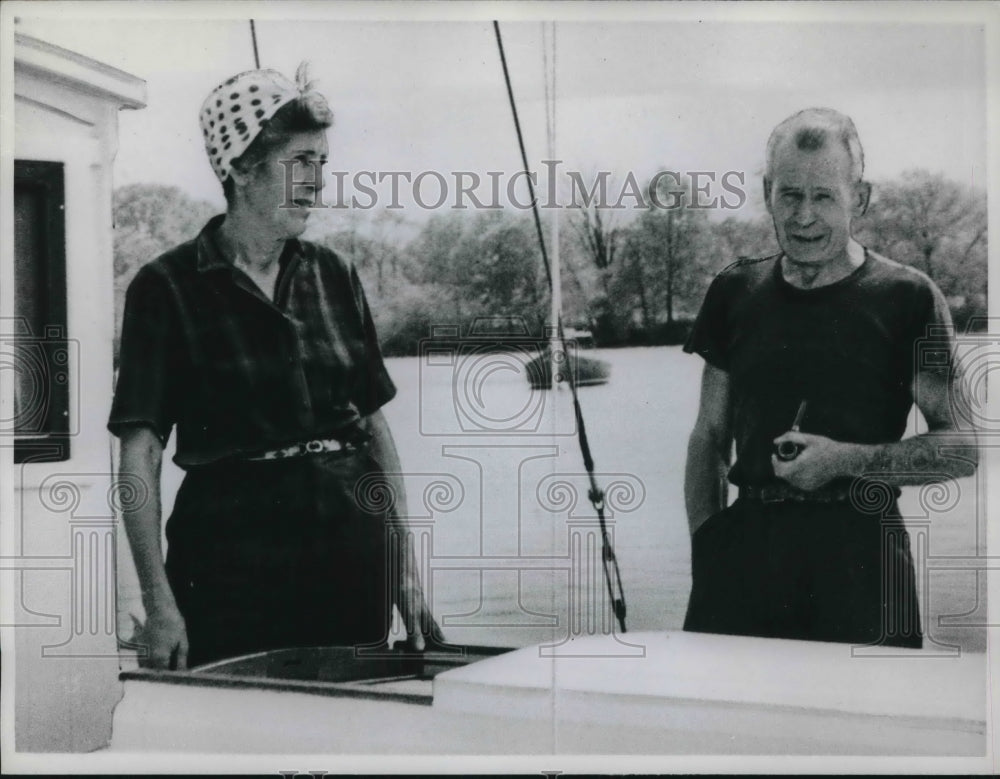 1961 Press Photo Jim Emmett and wife, boating editor for Outdoor Life. - Historic Images